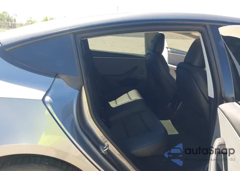 2024 Tesla Model 3 z USA, uszkodzony, nr VIN 5YJ3E1EA5RF857449